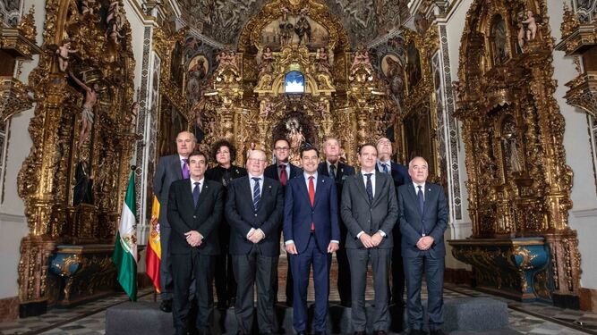 Los presidentes de los consejos de hermandades, con Moreno Bonilla el pasado mes de abril