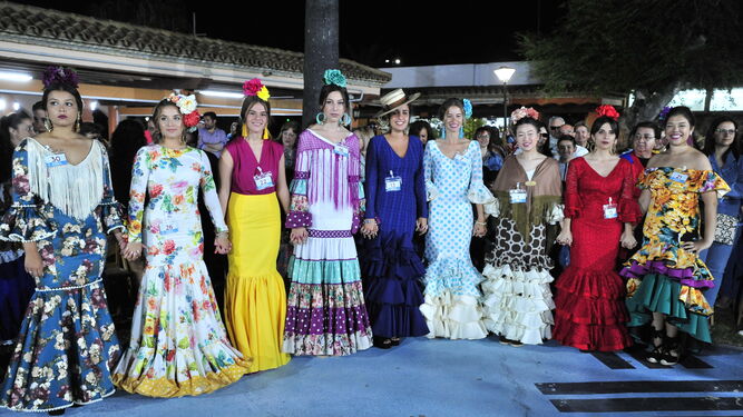 La Salinera Mayor, Laura Panceiras, acompa&ntilde;ada de sus ocho damas.