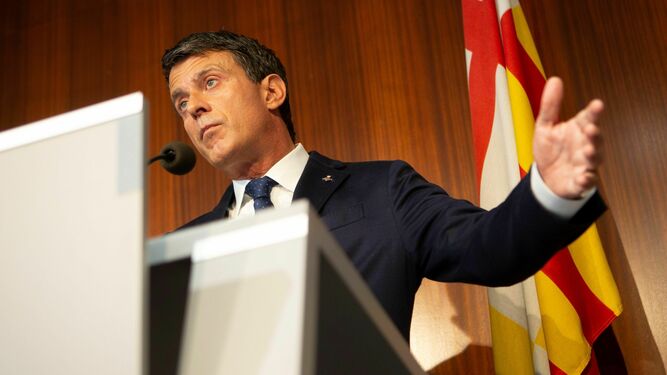El ex primer ministro francés Manuel Valls y concejal del ayuntamiento de Barcelona, durante la rueda de prensa que ha ofrecido este miércoles en el consistorio barcelonés.