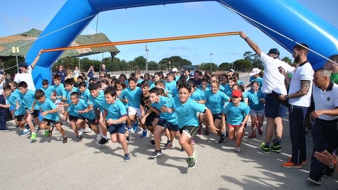 Alumnos participantes en la carrera organizada por el CEFOT-2 de Camposoto.