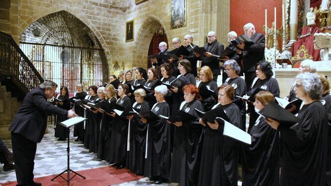 EL Orfeón Portuense, durante una actuación en el pasado mes de diciembre en La Prioral.