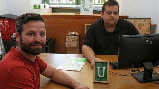 Javier Botella y José Manuel Caballero, en el despacho de Unión Portuense en el Ayuntamiento.