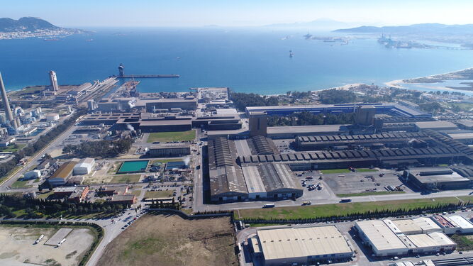 Vista aérea de la fábrica de Acerinox en Los Barrios.