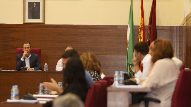 Momento de la primera sesión plenaria del actual periodo corporativo en Chiclana.
