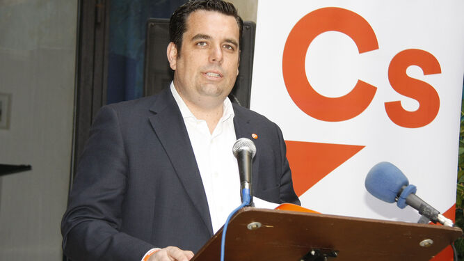 El concejal Curro Martínez, alarmado ante la falta de contratos para Mantenimiento Urbano