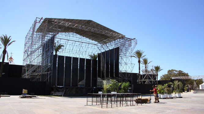 Vista del escenario donde se celebrará esta noche el primero de los conciertos.