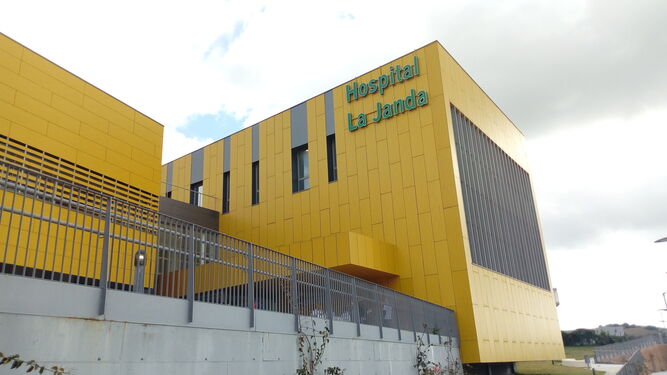 Aspecto que presenta en la actualidad el Hospital La Janda tras su apertura al público el pasado 27 de marzo.