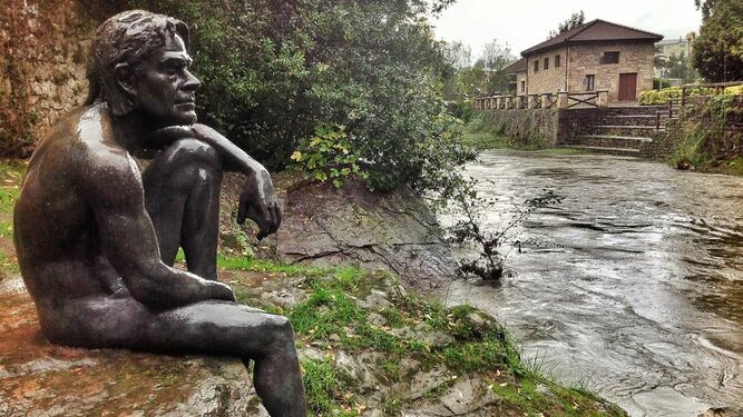 Escultura al hombre pez de Liérganes, en Cantabria.