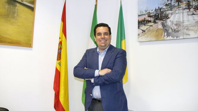Curro Martínez, en su despacho de la Concejalía de Mantenimiento Urbano.