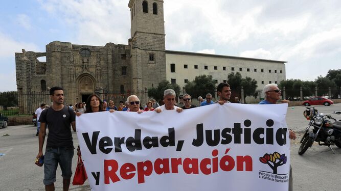 Una imagen del principio de la marcha convocada en recuerdo de las víctimas del franquismo por el 18 de Julio.