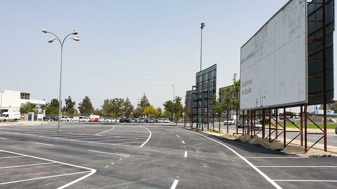 Vista de parte del solar de La Longuera en el que se han habilitado plazas de aparcamiento y que será objeto de estudio para su futuro desarrollo.
