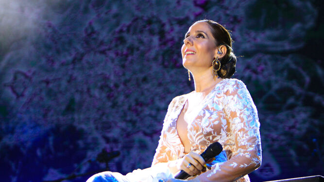 La cantante Diana Navarro, durante su actuación en el Concert Music Festival