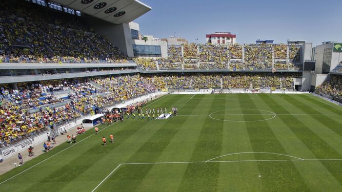Imagen del un estadio Carranza casi lleno antes de comenzar un encuentro del Cádiz.