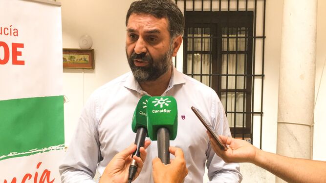 Francisco Javier Fernandez, diputado del PSOE, en la sede regional de San Vicente