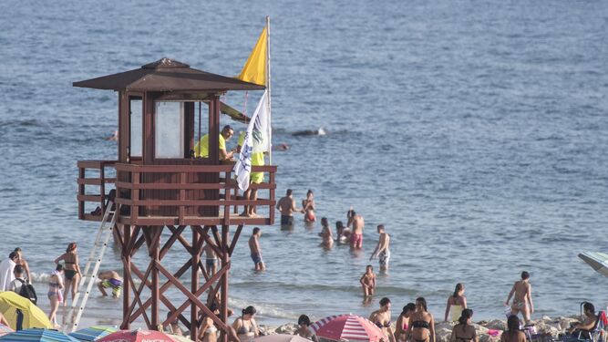Las playas de Cádiz pasan a tener bandera amarilla