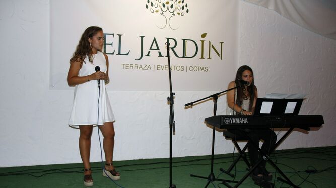Adriana Cabal y Maribel Albeli, durante la actuación.