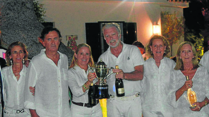 Luis Górtazar, María Puig de la Bellacasa, José Manuel Abaroa, los ganadores Teresa Martín y Eduardo Basa, duquesa de Árevalo del Rey, Ana León y Alfonso Pérez-Barbadillo.