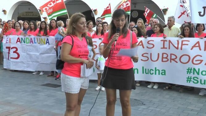 La concentración celebrada el pasado 14 de agosto para reclamar a la Junta la continuidad del personal de la Escuela Infantil 'Rocío Jurado'.
