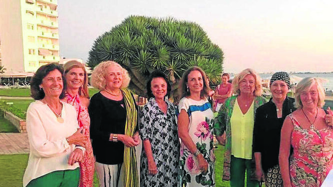 Covi Molina, Lourdes Beltrán, Marita Segovia, Margarita Ballarín, marquesa de Vargas, Maira Arteaga, Lola Artaza y Patricia Cubas.