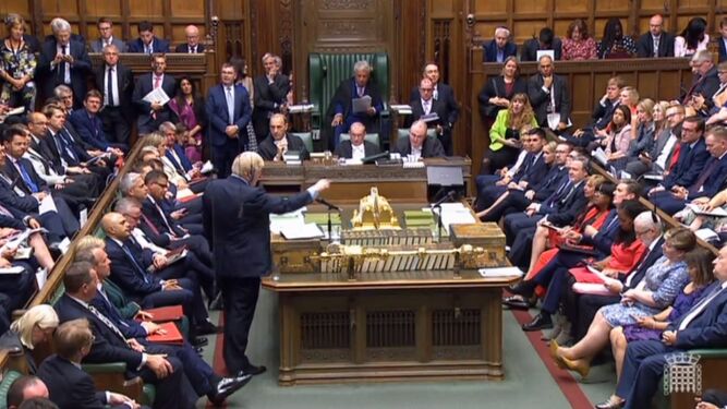 Captura de vídeo que muestra la intervención ayer del primer ministro británico, Boris Johnson, en la Cámara de los Comunes.