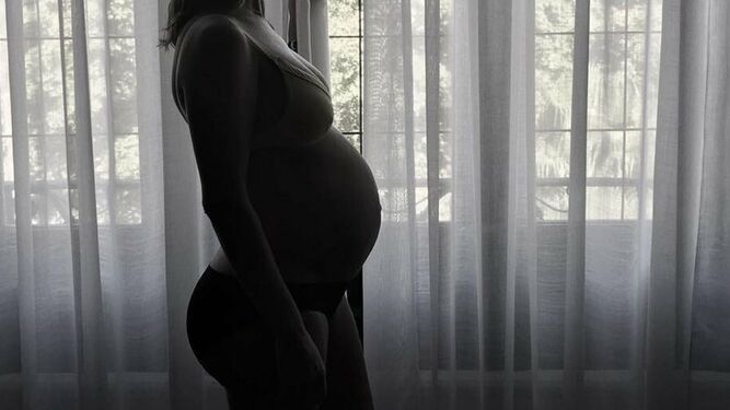 Imagen de archivo de una mujer embarazada.