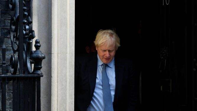 El primer ministro británico, Boris Johnson, saliendo  de su domicilio de Downing Street este miércoles.