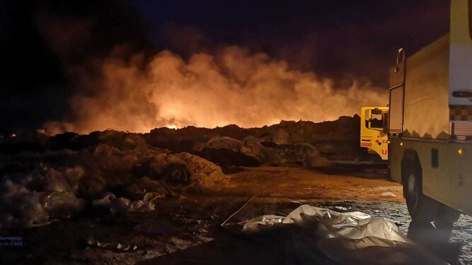 Nuevo incendio en la planta de reciclaje de pl&aacute;sticos de La Algaida