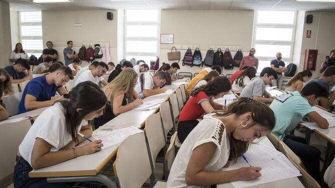 Una imagen de los exámenes hoy en el Campus de Cádiz