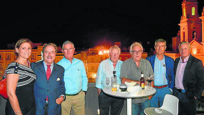 Paqui Aragón, Pepe Vázquez, Juan Sanlés, Juan Lamet, Juan Quiñones, Juan Manuel Pérez Dorao y Jesús de Sobrino.