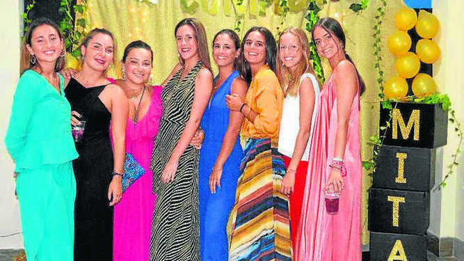 Chusa Marín, Adriana Gil, Marta de la Rosa, Gema Estrella, Blanca Linares, María Vélez, Paula Iglesias y María Campos.
