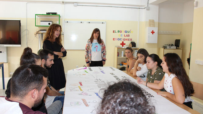 Palma visita una de las aulas del IES Zaframagón