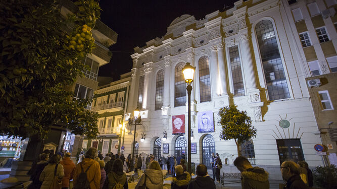 Fachada del Gran Teatro de Huelva.