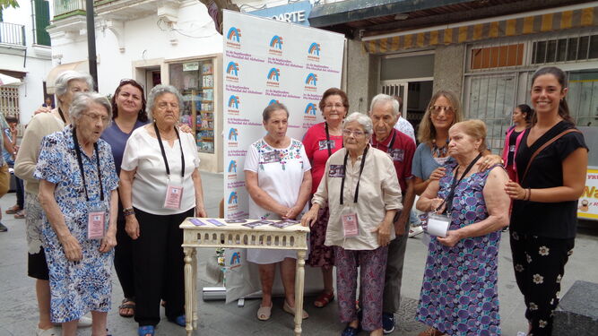 Una de las mesas informativas sobre el Alzheimer instalada hoy en el centro de El Puerto.