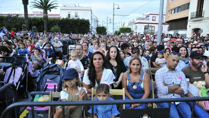 La Alameda, llena de público durante la representación del musical de Tadeo Jones.