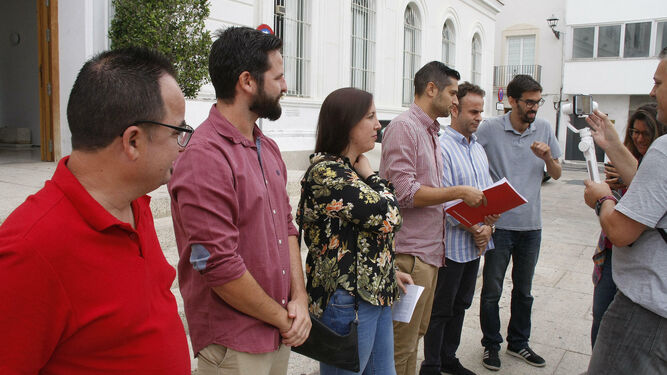 Los grupos de la oposición, hace unos días cuando anunciaron un recurso a la readmisión del gerente de El Puerto Global.