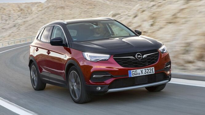 Opel ya cuenta con su primer híbrido enchufable en la gama: el Grandland X Hybrid 4