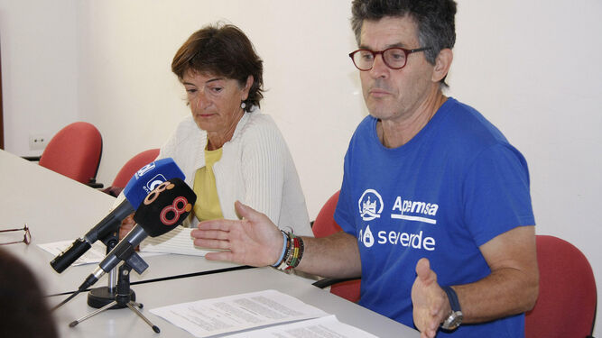 Juan Clavero y Carmen Calzado, en una de las ruedas de prensa de 'Apemsa no se vende'.