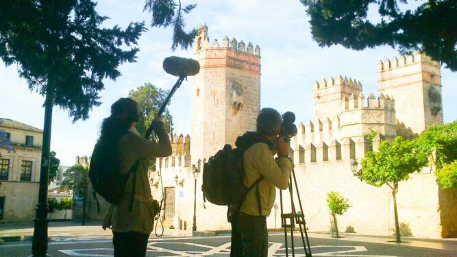 Momento de un rodaje realizado por el canal Voyage, en la plaza del Castillo, uno de los lugares más codiciados a la hora de grabar escenas y documentales.