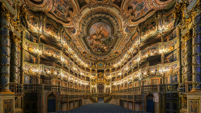 El teatro de la margravina de Bayreuth, escenario actual de óperas barrocas, se construyó mediado el siglo XVIII