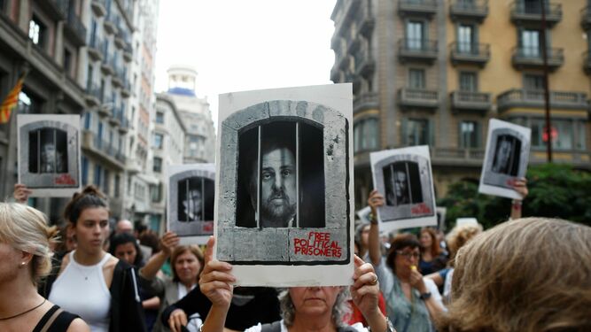 Los independentistas salen a las calles de Barcelona para protestar por la sentencia del 'proc&eacute;s'