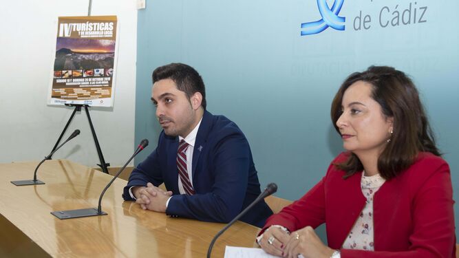 El diputado, Antonio González y la concejala, Vanesa Pérez durante la presentación de las jornadas.