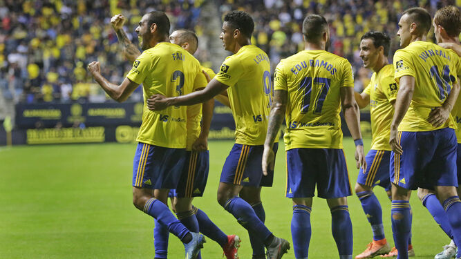 Fali celebra con Perea y Lozano el primer tanto del encuentro frente a Las Palmas.