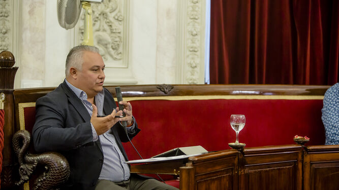 El concejal no adscrito Domingo Villero, en el Salón de Plenos del Ayuntamiento