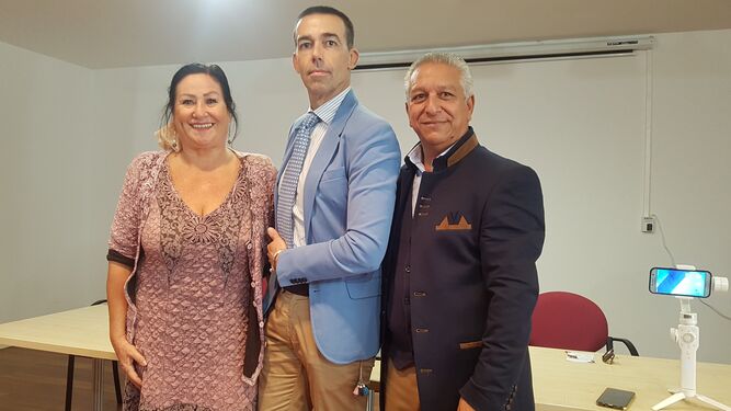 La presentación del evento, con los dueños de El Lerele, Gabrielle Leneutre y Meru Amador, junto a David Calleja.