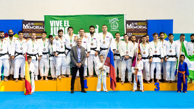 El podio del Memorial Raúl Calvo, con los rusos en el cajón de los campeones.