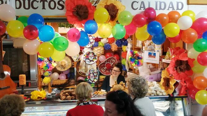 La panadería del mercado se sumó a la fiesta recordando a México.