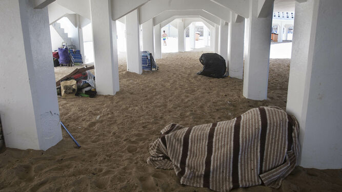 Una imagen de los bajos del Balneario donde duermen algunas personas sin hogar.