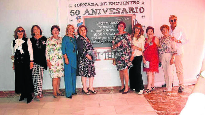 Maripe Cornejo, Ángeles García Rivera, Carmen Artaza, Carmen Rodríguez, Mimi Cornejo, Trini Ortiz, Carmen Mengual, Marisa García, Paqui García  y Diego Aragón.