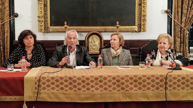 El Palacio Ducal de Medina Sidonia acogió la presentación del libro ‘José Luis Medina ‘El Alcalde’’, de Jota Siroco.