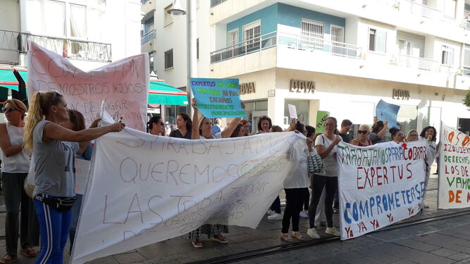 Protesta de las limpiadoras de los colegios y de instalaciones municipales, en una imagen de archivo.
